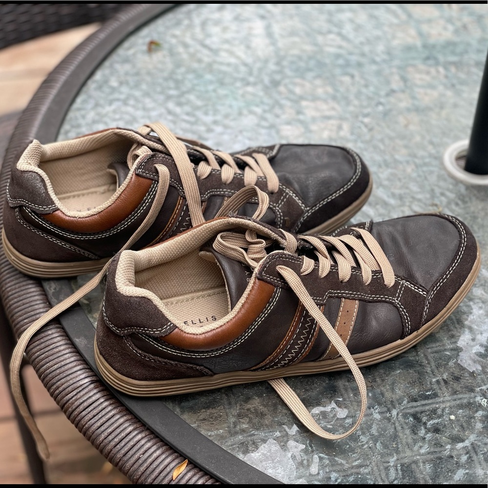 Men Size 10 “Bowling” Style Brown Sneakers!